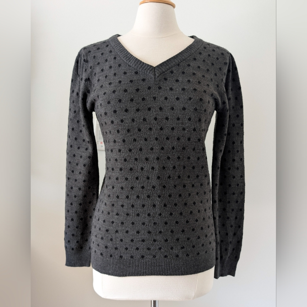 Rezult gray v-neck polka dot sweater LARGE